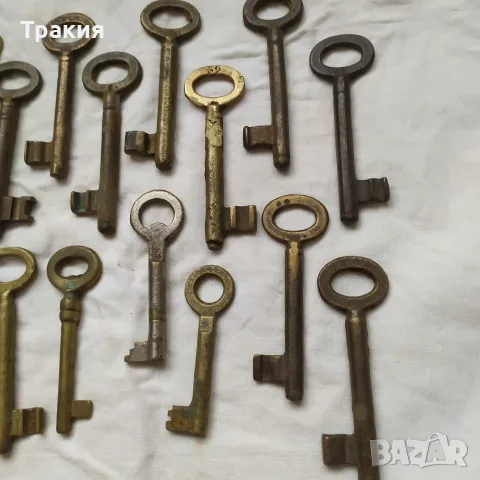 21 броя стари бронзови ключове , снимка 3 - Антикварни и старинни предмети - 54987912