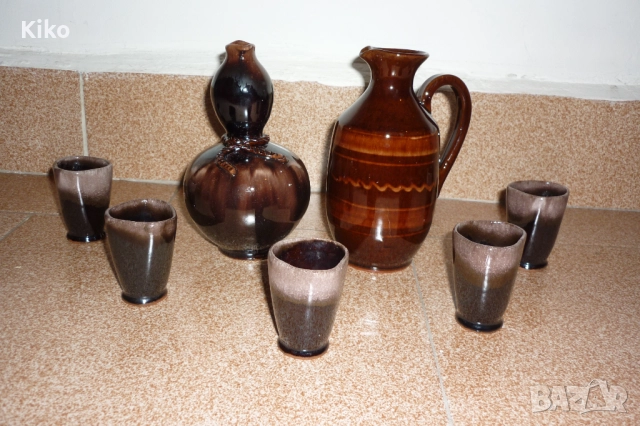 Керамичен сервиз за ракия плюс още една каничка