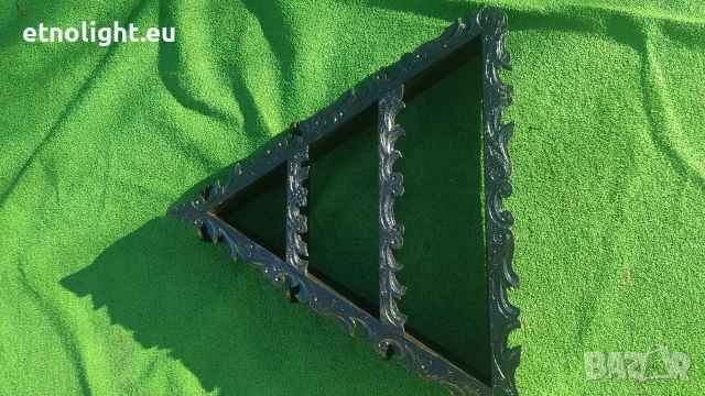 Красива триъгълна стенна етажерка с дърворезба , снимка 5 - Етажерки - 52736374