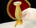 Позлатена ваза,амфора,оникс,грифони. , снимка 10