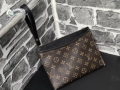 Louis Vuitton чанта тип плик , снимка 3