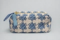 Estee Lauder бял козметичен несесер със сини цветя , снимка 1