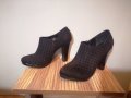 Нови -50% естествена кожа Laura Biagiotti естествен велур черни обувки 38 номер есенни дамски обувки, снимка 1 - Дамски елегантни обувки - 33881189