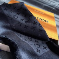 Дамски шал кашмир и вълна Louis Vuitton, снимка 1 - Шалове - 32044736