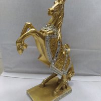 Статуетка Златен кон изправен на задни крака, снимка 2 - Статуетки - 35007799