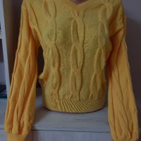 Нов къс немски топъл пуловер в жълто, снимка 1 - Блузи с дълъг ръкав и пуловери - 42859082