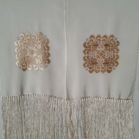 Ръчно бродиран копринен шал с български мотив , снимка 1 - Шалове - 31068717