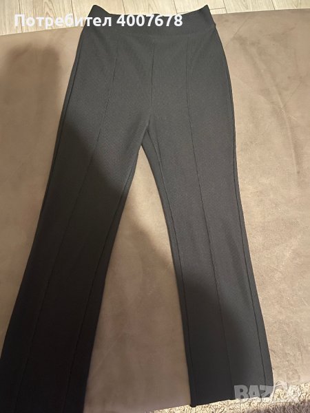 Продавам черен flare панталон от Bershka в размер 34(XS), снимка 1