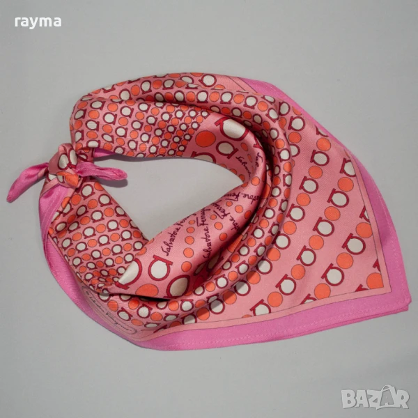 Salvatore Ferragamo розов шал естествена коприна принт Gancini, снимка 1