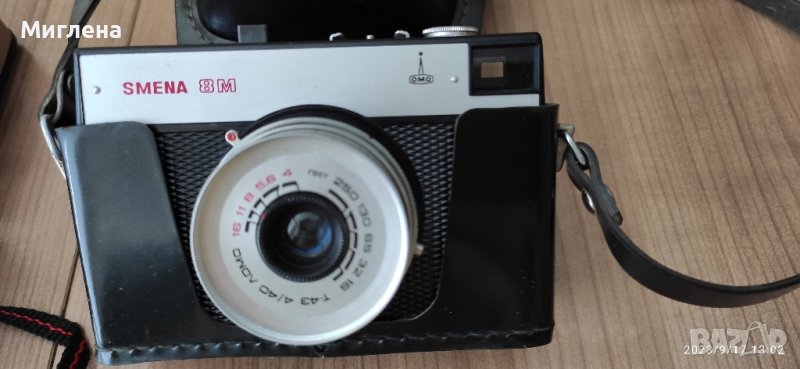 Обувки, фотоапарат, плочи, стъклена купа, снимка 1