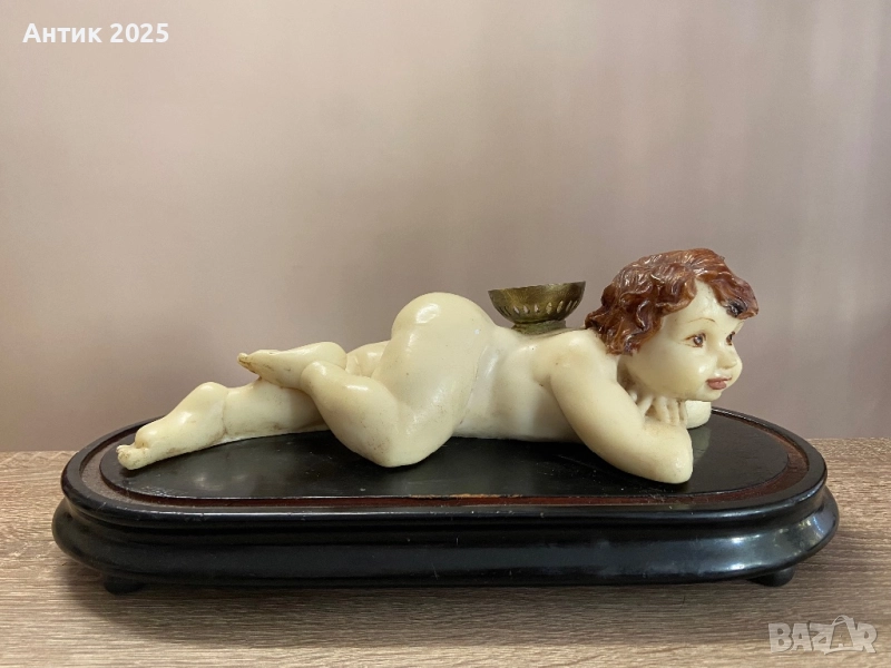 Винтидж испански свещник „Купидон“ върху дървена основа (Валенсия, 1950-те години), снимка 1