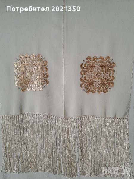 Ръчно бродиран копринен шал с български мотив , снимка 1