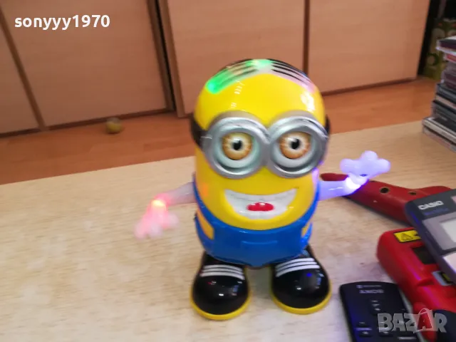 Танцуваща играчка-миньон на батерии-СВЕТИ СВИРИ ТАНЦУВА 1512241216, снимка 16 - Колекции - 48353423