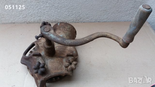 стара работеща машинка за ронене на царевица - маркировка соц. 