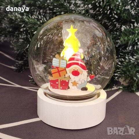 4137 Декоративна светеща топка Дядо Коледа с подаръци и елха