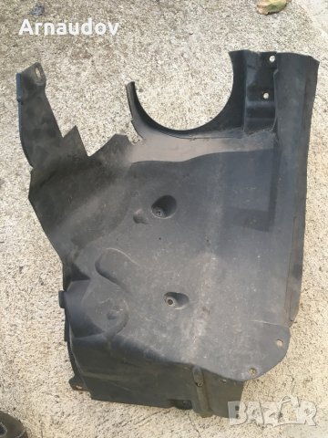 Подкалник (десен) МВ W203, снимка 2 - Части - 29249314