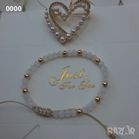 Ново комплект от две гривни и брошка, снимка 5 - Гривни - 47517758