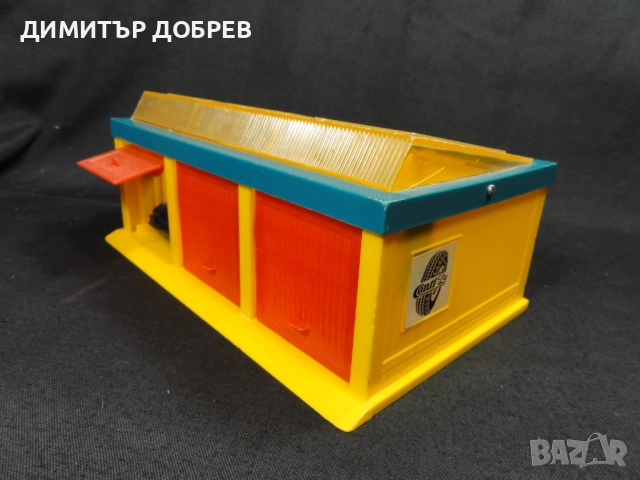 СТАРА РЕТРО ПЛАСТМАСОВА ИГРАЧКА ГАРАЖ ЗА КОЛИЧКИ 1/43 WADER GERMANY, снимка 3 - Колекции - 51770211