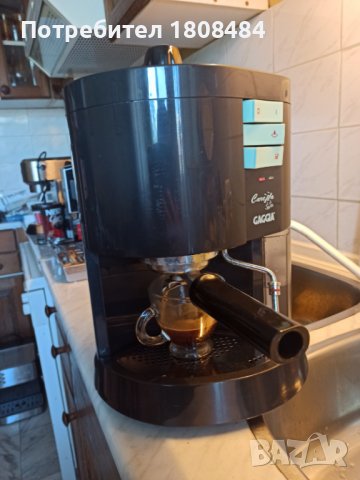 Кафе машина Гаджия Кареза с ръкохватка с крема диск, работи отлично и прави хубаво кафе с каймак , снимка 1 - Кафемашини - 36699916