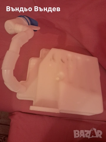 Казанче за течност за чистачки 