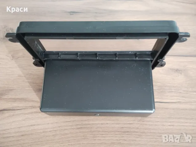 Рамка за табло VW Golf 5 2003 г., снимка 3 - Аксесоари и консумативи - 48592481