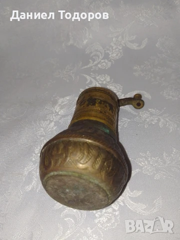 Стара бронзова мелница за кафе и подправки , снимка 2 - Антикварни и старинни предмети - 51386512