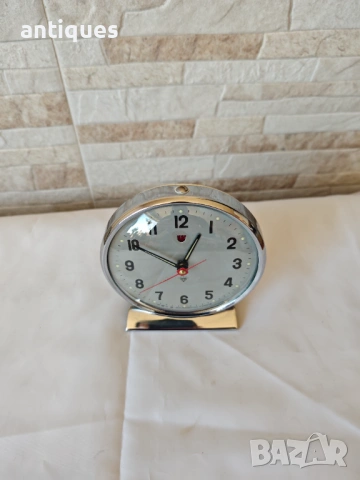 Стар часовник / будилник - Diamand - 1970г., снимка 3 - Антикварни и старинни предмети - 54106055