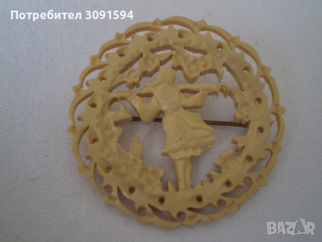 стара брошка изработена от бакелит фолклор жена дама, снимка 5 - Антикварни и старинни предмети - 36821125