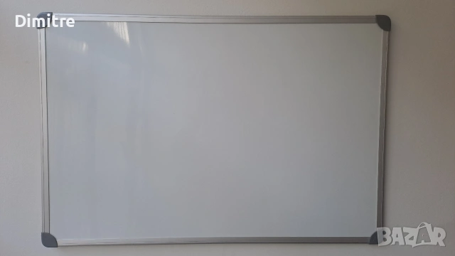 Бяла Табло с размер 900 мм на 600 мм. Като нова.