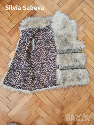 Дамски бежов елек, снимка 2 - Жилетки - 53902876