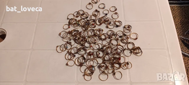 Винтидж пръстени от миналия век – 164 броя микс от модели