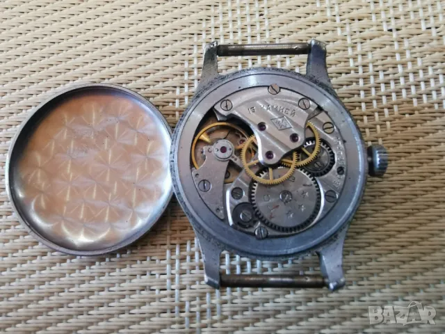 часовник победа, снимка 2 - Антикварни и старинни предмети - 49796078