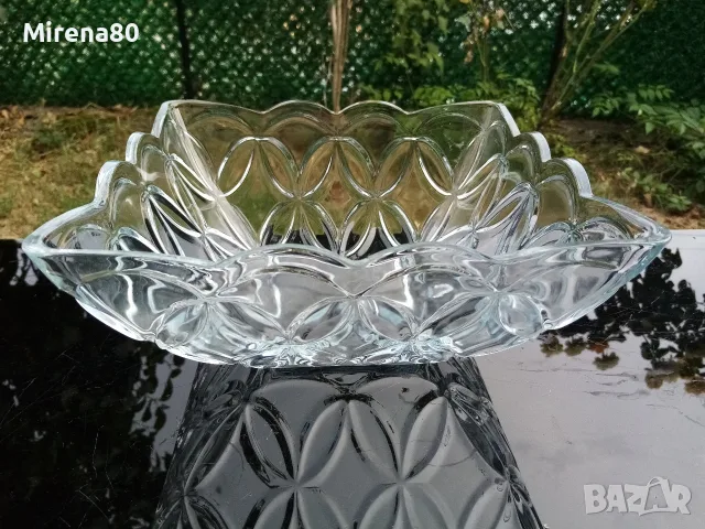 Голяма купа стъкло
