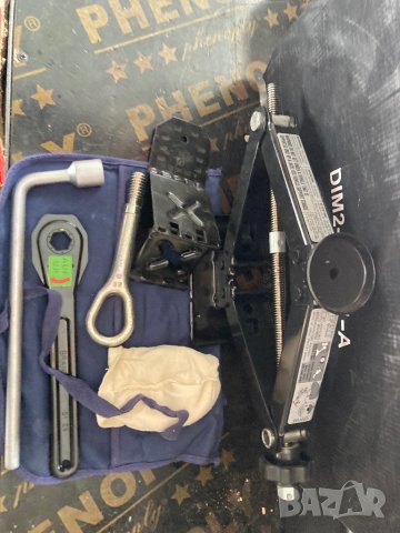 Джанта с гума , Крик и инструменти за мерцедес А класа Б класа w245 w169 резервна гума патерица, снимка 2 - Части - 44193359