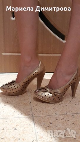 Дамски златисти обувки , снимка 1 - Дамски обувки на ток - 30121207
