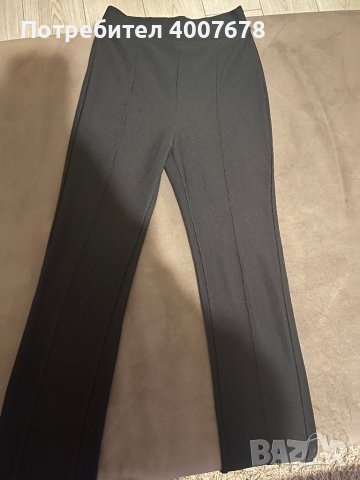 Продавам черен flare панталон от Bershka в размер 34(XS)