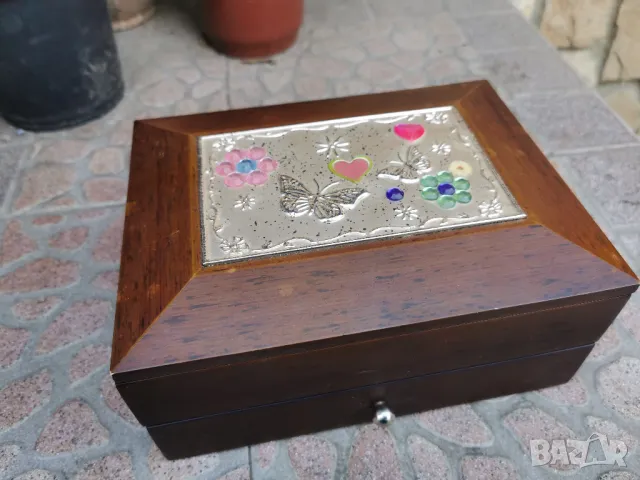 голяма дървена кутия за бижута