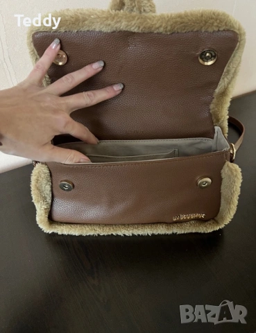 Продавам чанта Jacoumus, снимка 3 - Чанти - 53015435