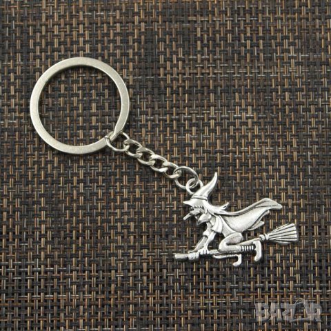 🧹 Вещица на метла - ключодържател (Хелоуин и други поводи), снимка 3 - Други - 31205744