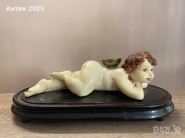 Винтидж испански свещник „Купидон“ върху дървена основа (Валенсия, 1950-те години)