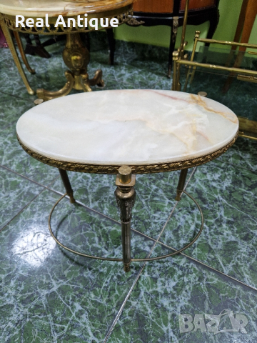 Прекрасна антикварна много красива френска бронзова масичка с плот от оникс , снимка 1