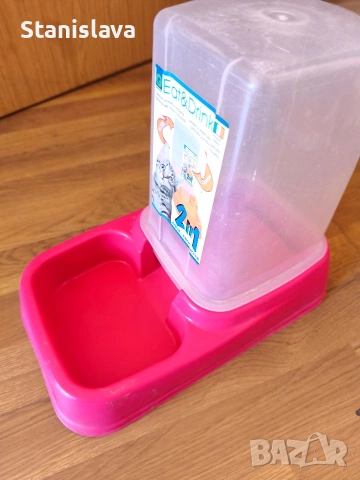 Автоматична  хранилка, поилка, диспенсър за храна или вода за коте или куче 