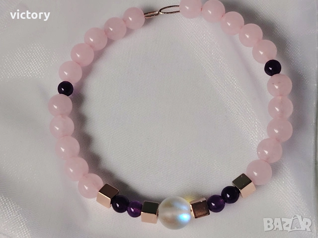 Енергийна гривна с лунен камък, розов кварц и аметист, снимка 2 - Гривни - 54219449