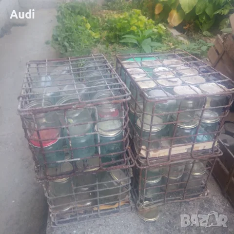 метални каси щайги  за буркани от социализма.  Събират по девет буркана тип омния. Имам налични 4 бр