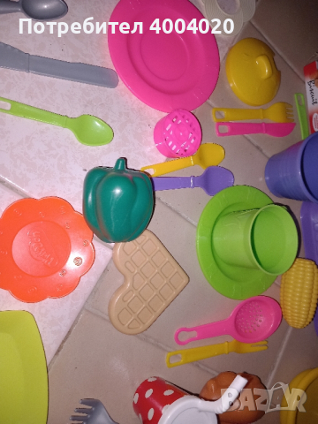 Приспособления за детска кухня,чаши,чинии,прибори,храни.:6лв за всички, снимка 4 - Фигурки - 44509688