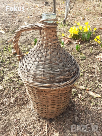 Стара стъклена дамаджана оплетена с ратан, снимка 2 - Антикварни и старинни предмети - 53363927