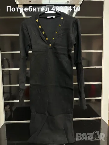 Черна плетена рокля със златни копчета 