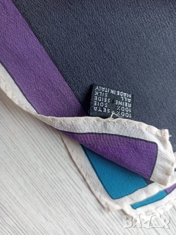 Дамски шал Krizia, снимка 7 - Шалове - 54357130