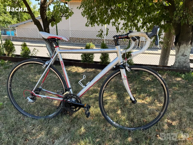 Шосеен велосипед Felt