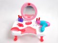 Детска тоалетка с огледало, масичка и аксесоари БАРБИ